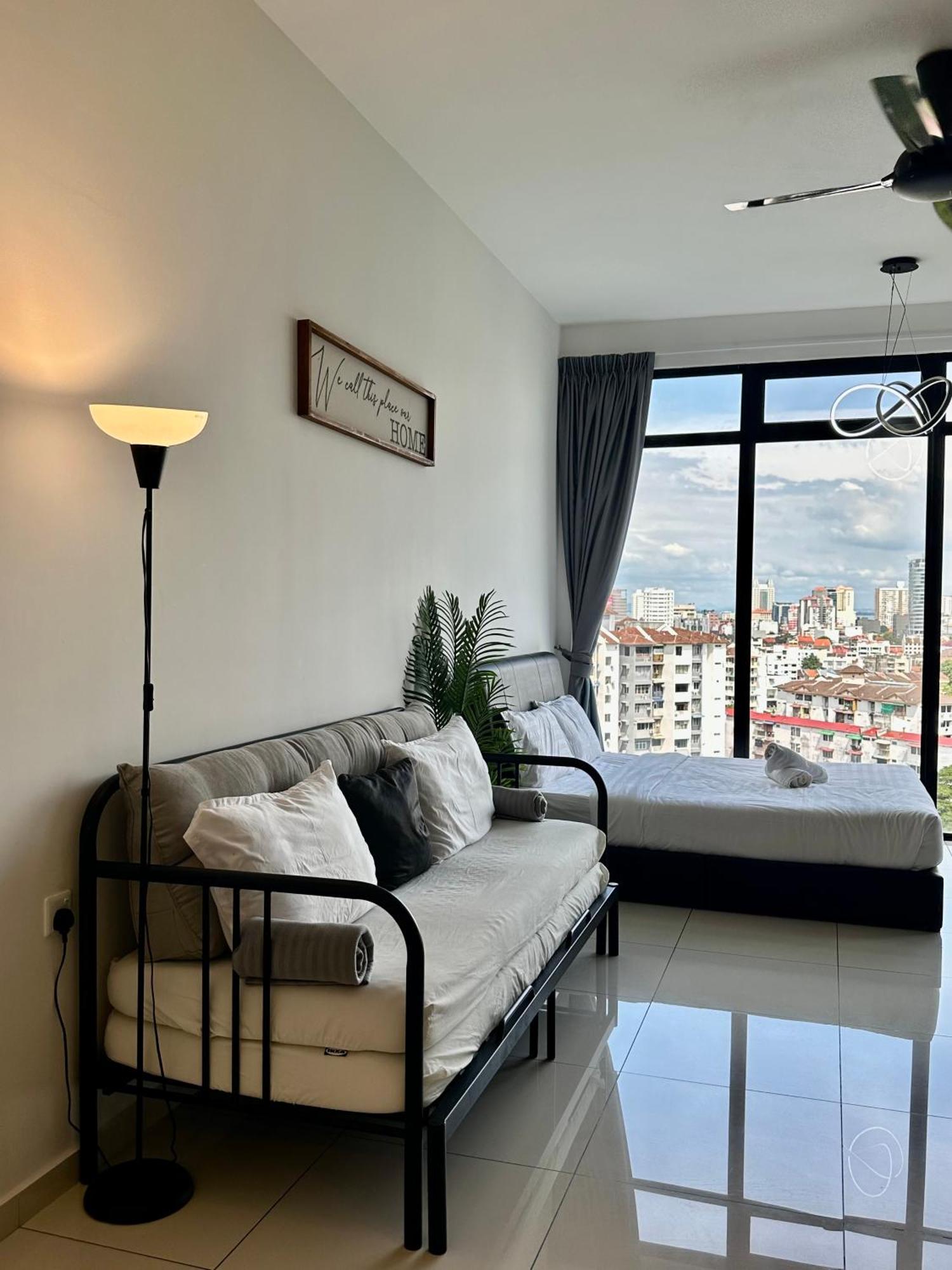 Beacon Executive Suite - City View - By Iz George Town Exteriér fotografie