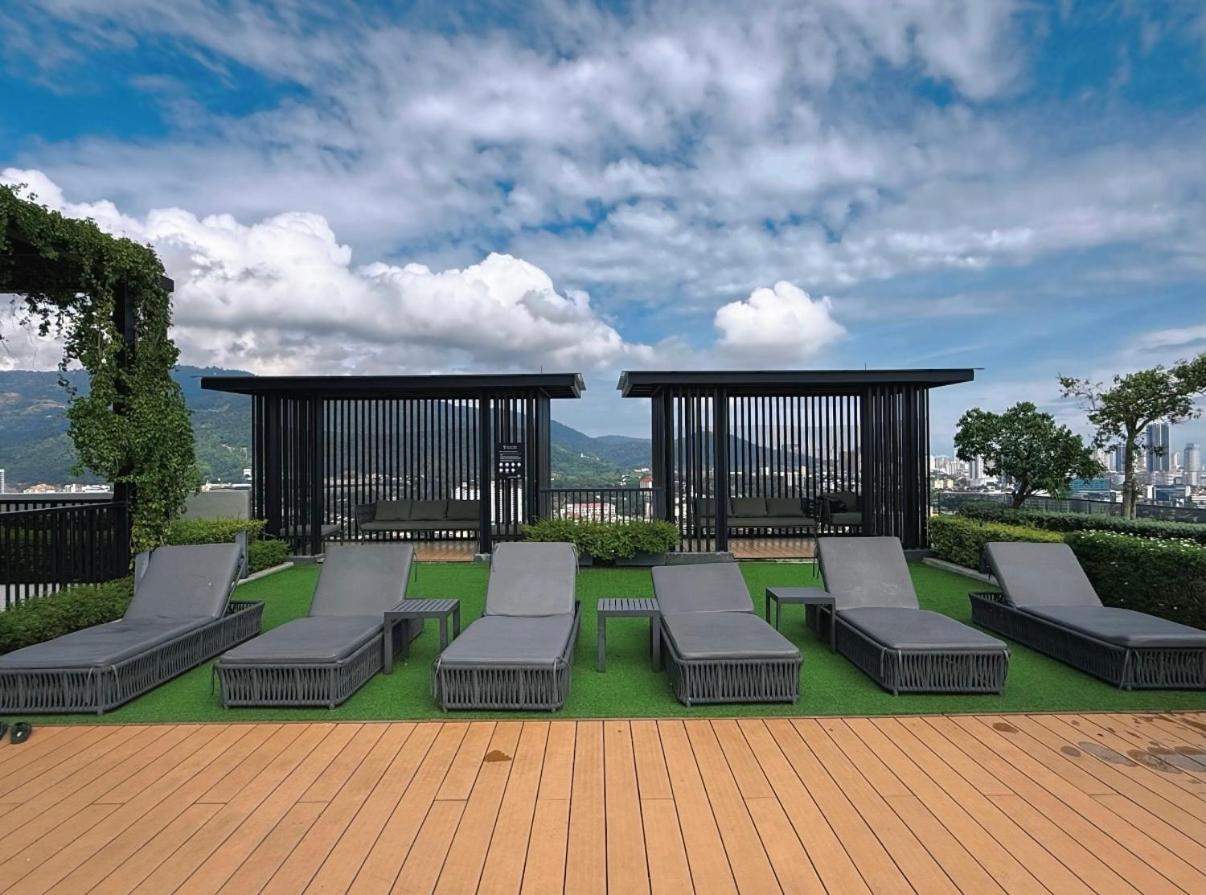 Beacon Executive Suite - City View - By Iz George Town Exteriér fotografie