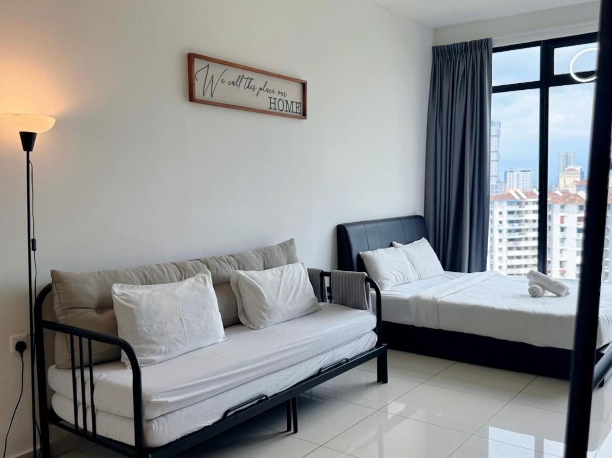 Beacon Executive Suite - City View - By Iz George Town Exteriér fotografie