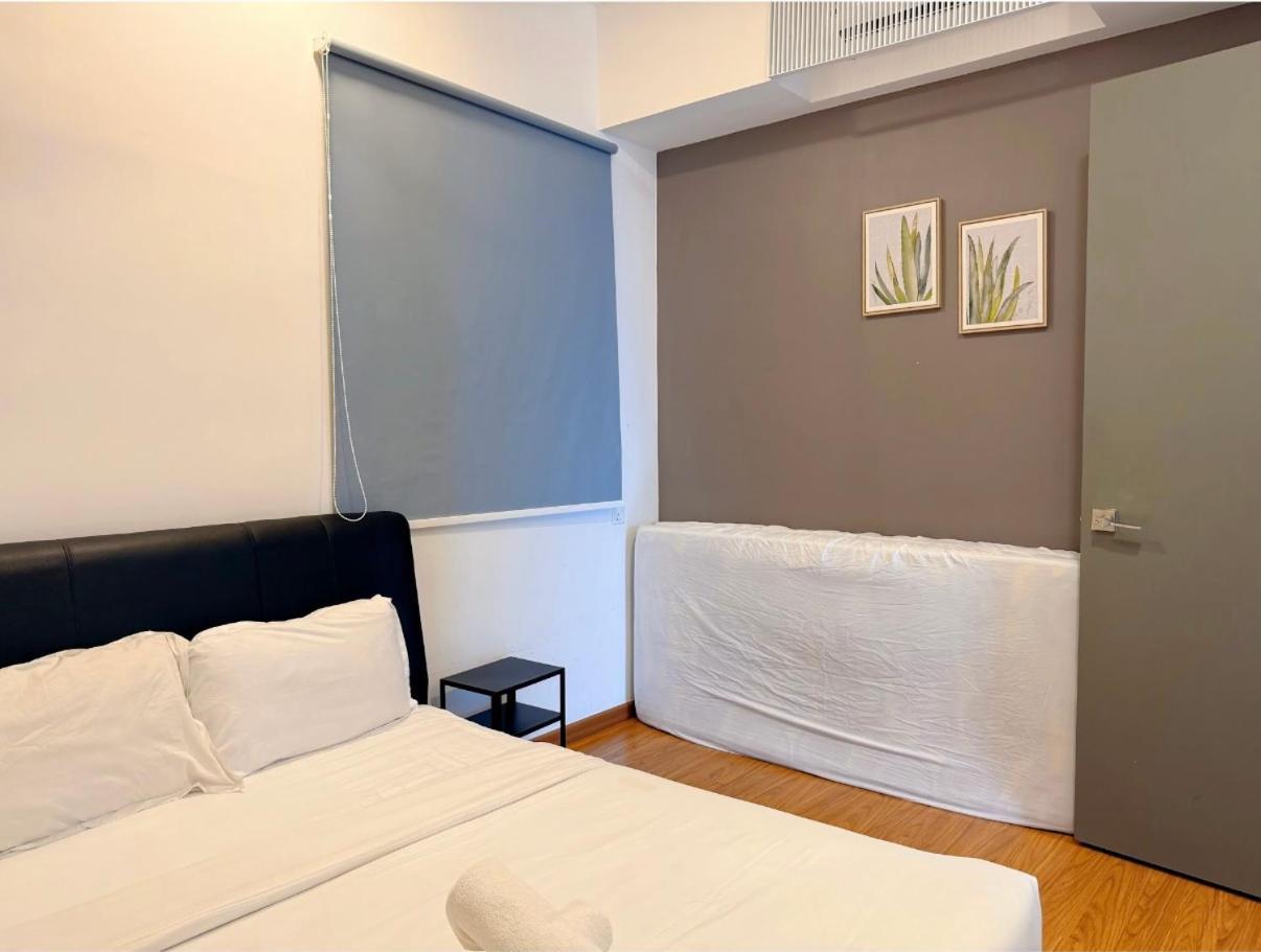 Beacon Executive Suite - City View - By Iz George Town Exteriér fotografie